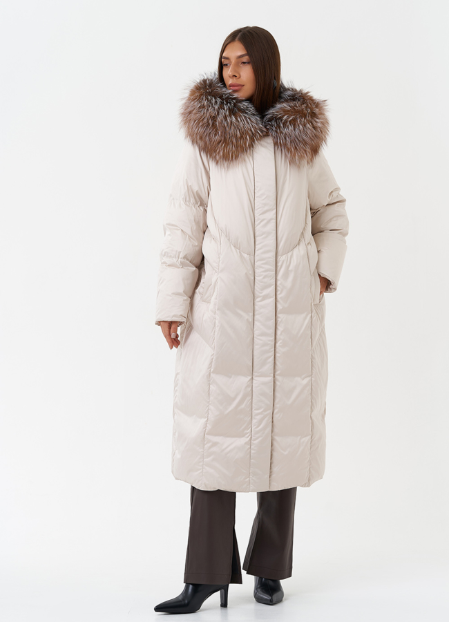 фото Длинный пуховик с мехом лисы модель № 28829