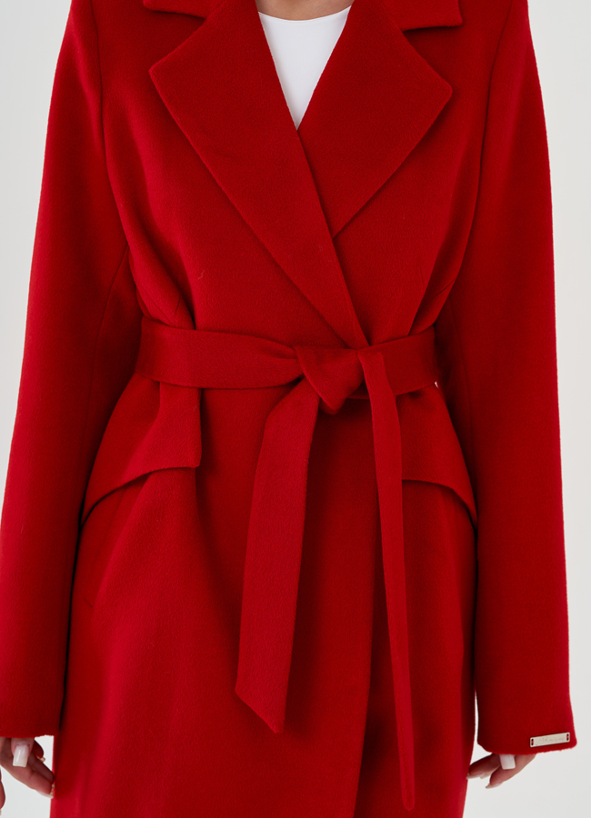 Пальто женское удлиненное  в красном цвете с поясом модель № 81037 в рассрочку