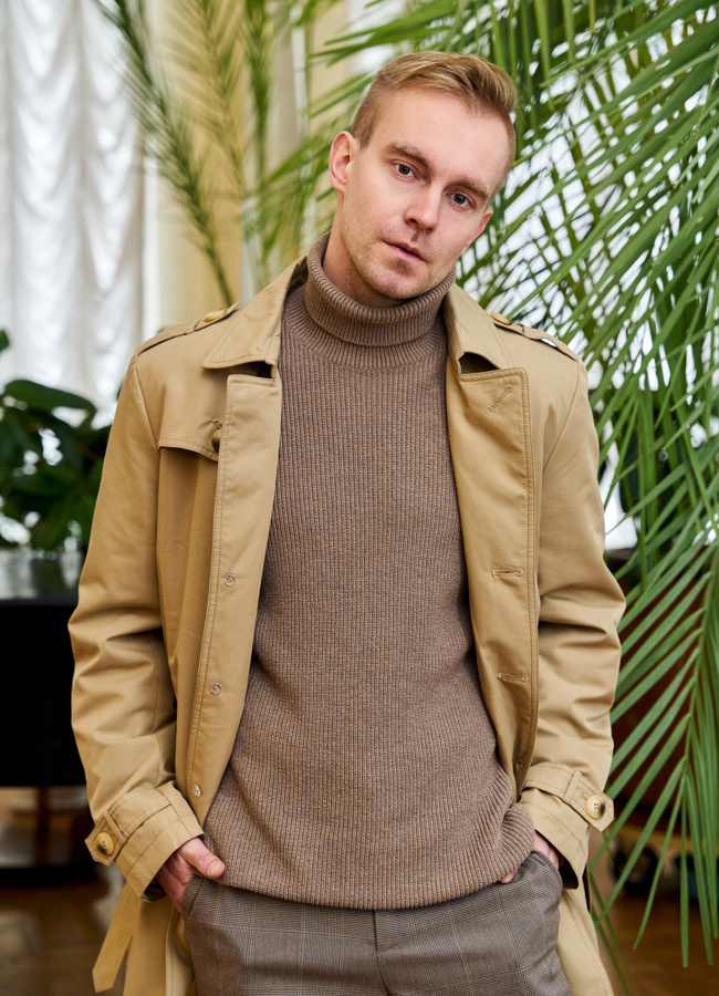 Удлиненная мужская куртка бежевого  цвета  модель № 22415 в рассрочку