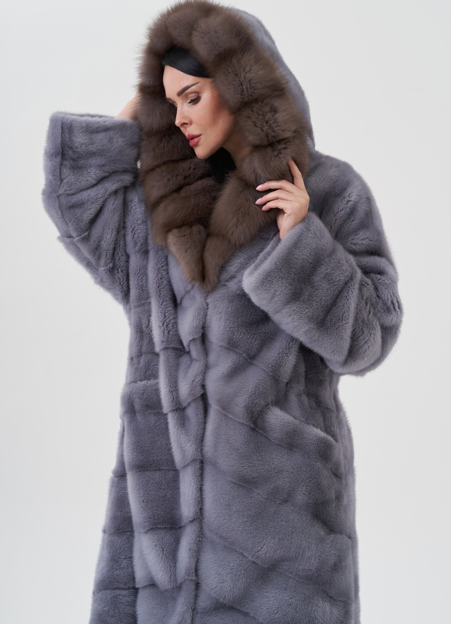 Шуба из норки с капюшоном из куницы  модель № 24671 в рассрочку