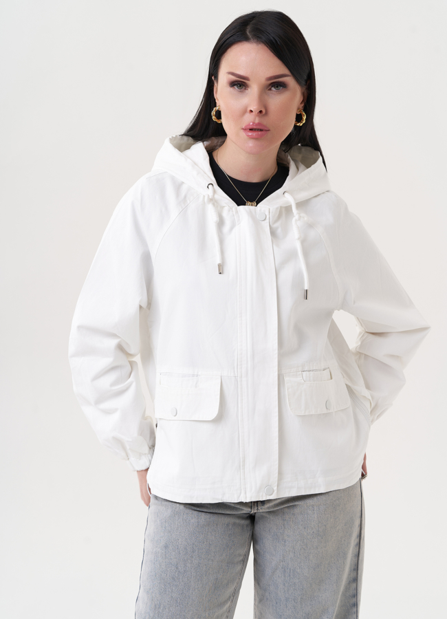 Ветровка белого цвета с капюшоном модель № 27259 меха малина