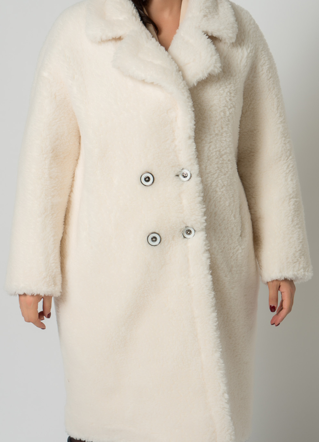 Полупальто из эко меха белого цвета с английским воротником модель № 19427 в рассрочку