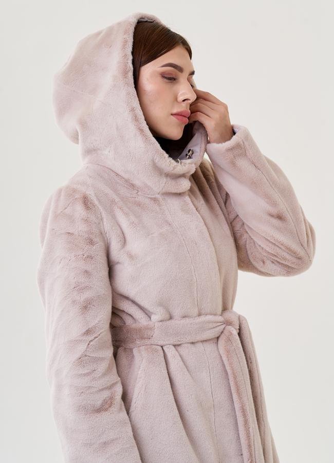 Двухстороннее пальто из эко меха с капюшоном модель № 25354 универмаг малина