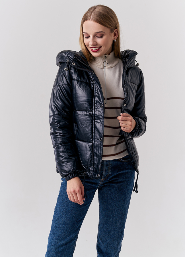 Куртка из эко кожи в черном цвете с капюшоном модель № 21850 универмаг малина