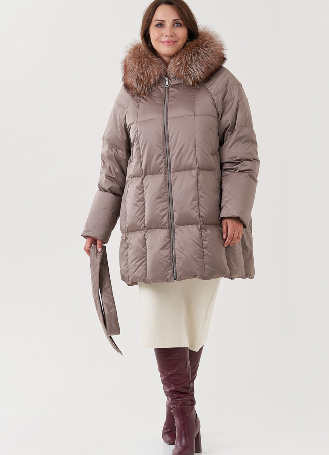 Женский пуховик с капюшоном  модель № 25369 меха малина