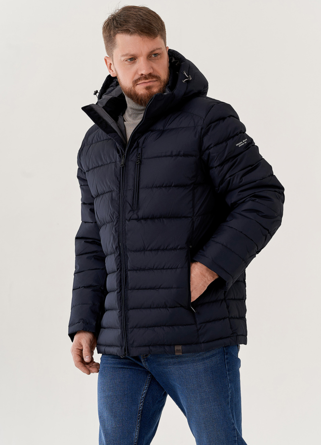 Мужской пуховик синего цвета с капюшоном  модель № 79624 меха малина