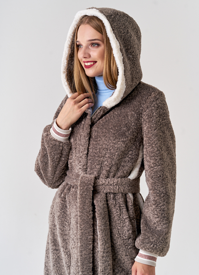 Удлиненное пальто с капюшоном в бежевом цвете модель № 21569 универмаг малина