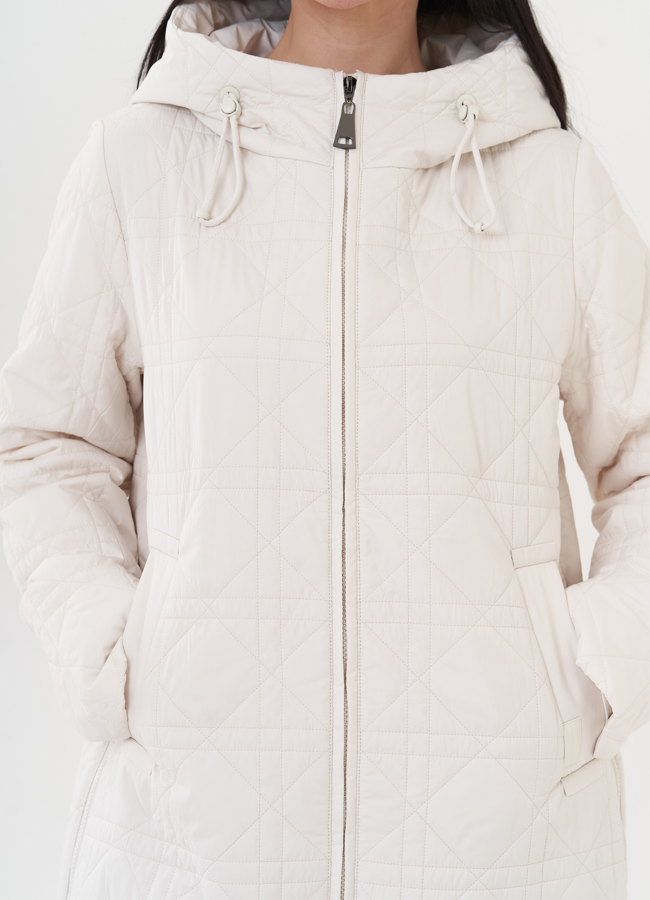 Светлое стеганое пальто с капюшоном модель № 27008 универмаг малина