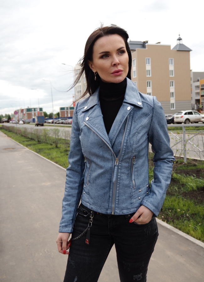 Куртка из эко кожи  цвета джинс модель № 1369 в рассрочку