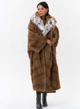 Шуба из меха норки с капюшоном из меха рыси