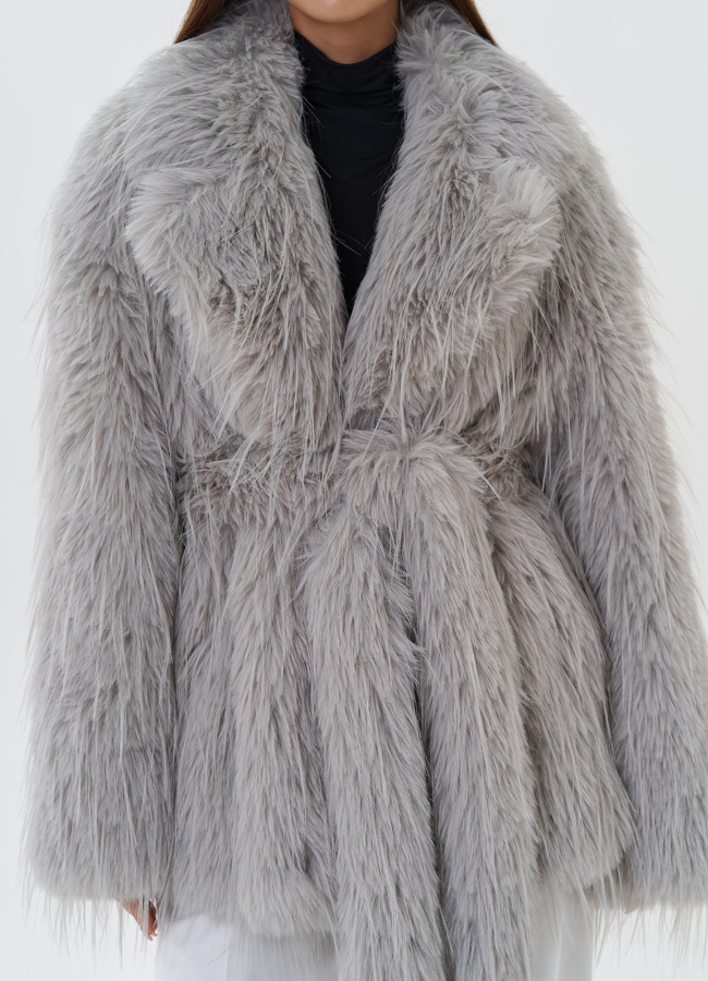 Короткая шуба из эко страуса модель № 26944 универмаг малина