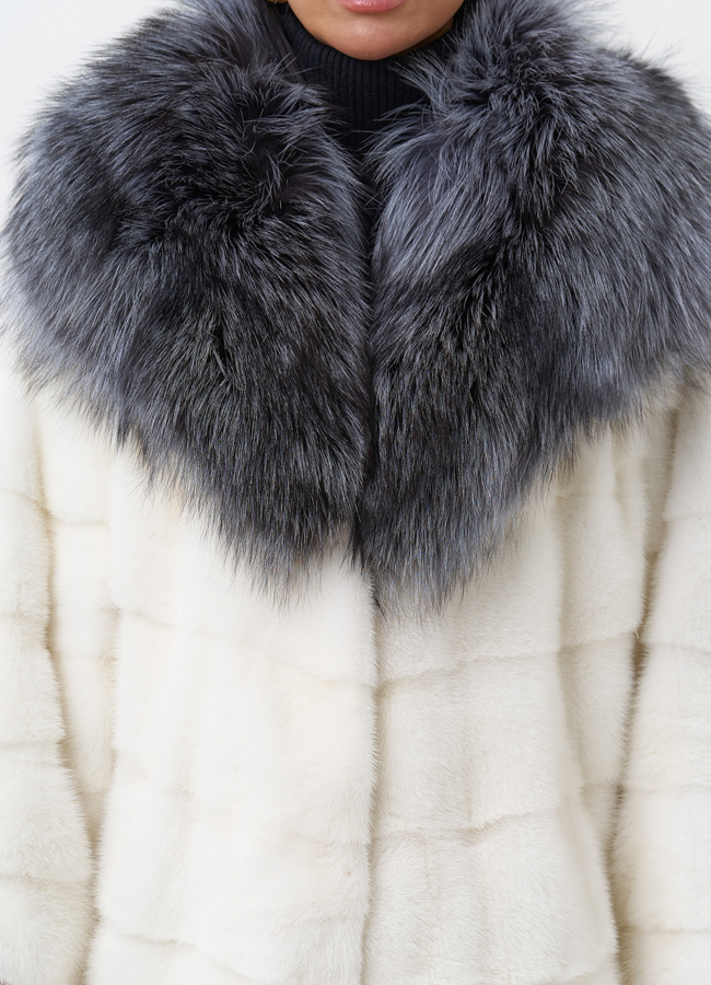 Белая норковая шуба с капюшоном из чернобурки модель № 29262 в рассрочку