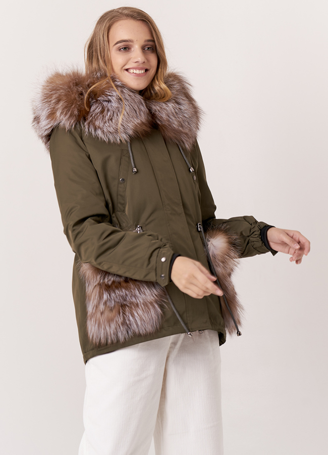 Укороченная парка в цвете хаки с блюфростом модель № 18947 универмаг малина