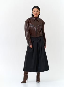 Короткая куртка из натуральной кожи