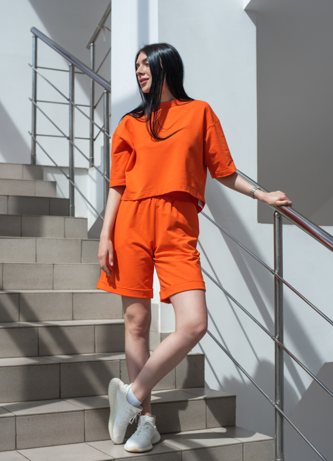 Футболка женская оранжевого цвета модель № 22910 в рассрочку