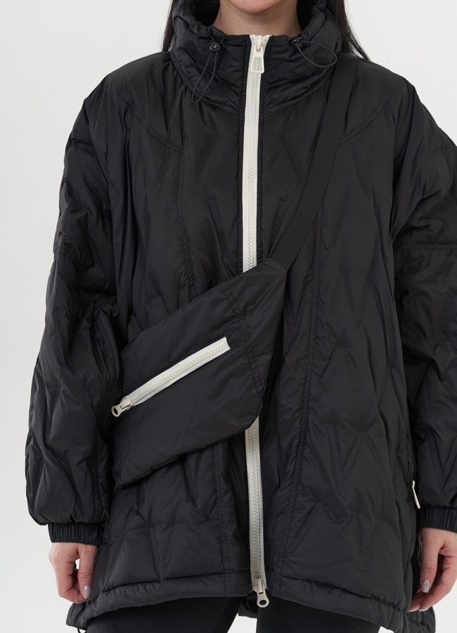 Женская куртка оверсайз с сумкой в черном цвете модель № 26667 в кредит