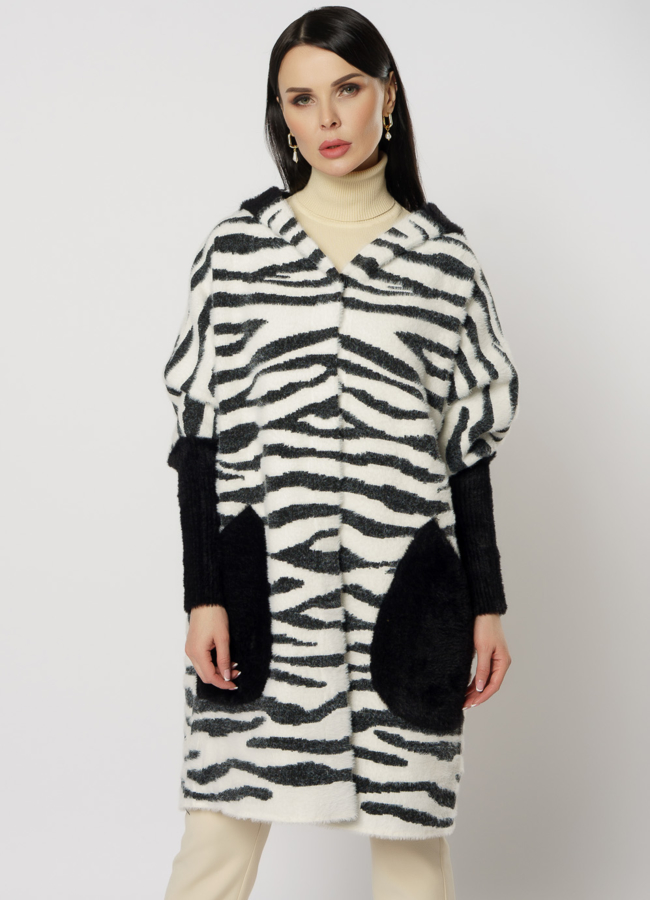 Женское пальто с принтом  модель № 956 меха малина