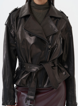 Женская кожаная куртка с поясом
