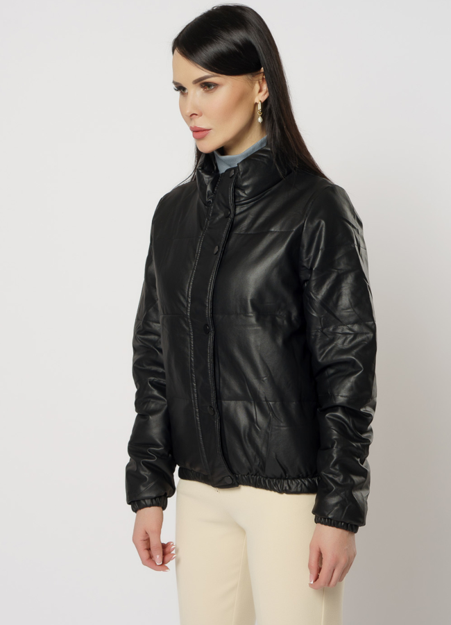 Утепленная куртка из эко кожи черного цвета модель № 20778 в рассрочку