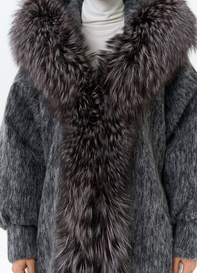 Женский удлиненный пуховик с отделкой из меха чернобурки модель № 31878 универмаг малина