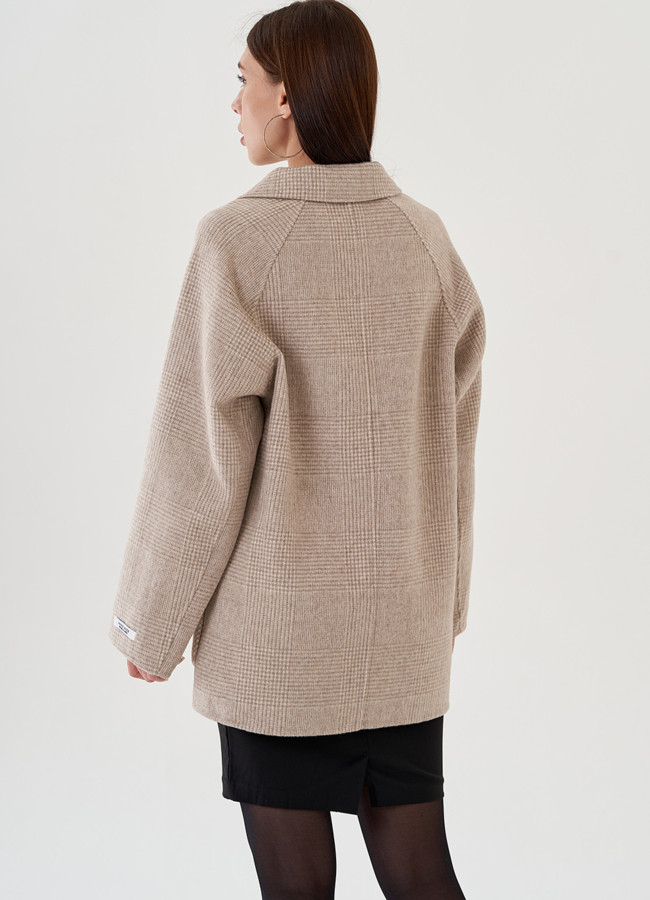 Светлое укороченное пальто с английским воротником модель № 81430 в кредит