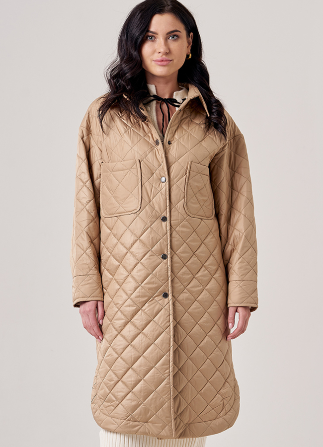 Пальто-рубашка бежевого цвета модель № 37 меха малина