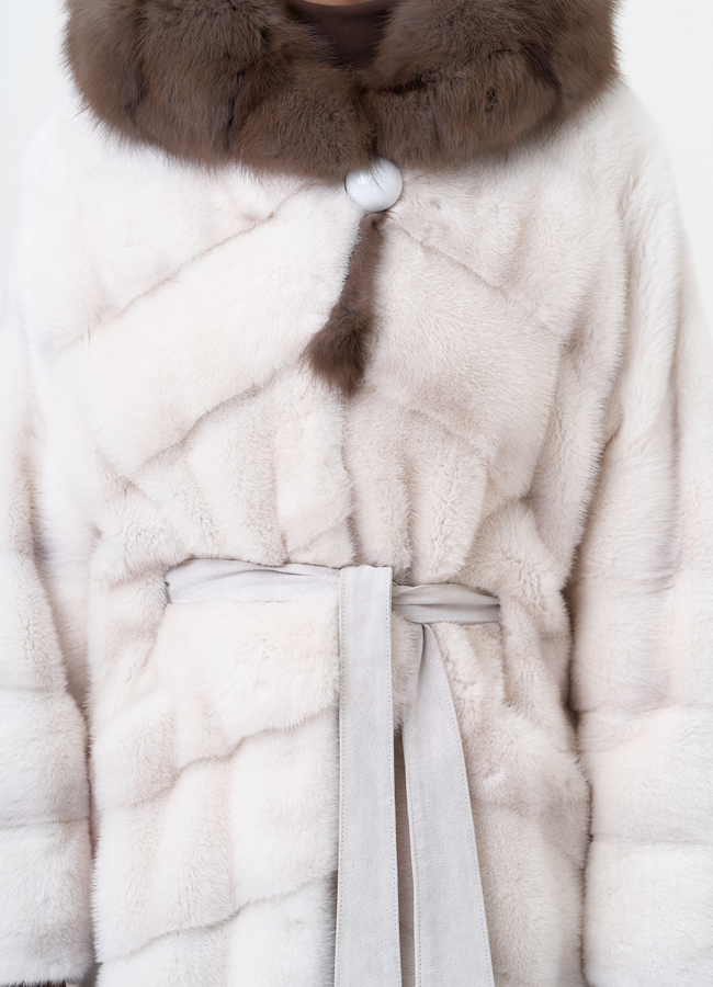 Норковая шуба с капюшоном из меха куницы модель № 29528 в рассрочку