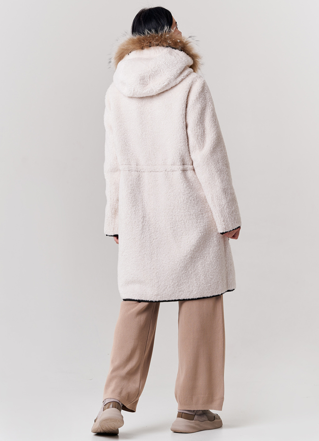 фото Двусторонняя парка с капюшоном зеленого цвета с енотом модель № 21133