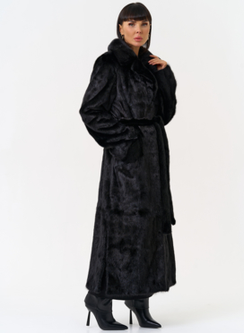 Длинная шуба из меха норки в черном цвете Длинная шуба из меха норки в черном цвете