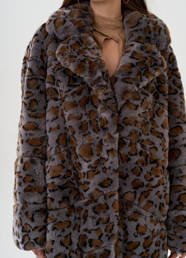 Шуба из кролика с экзотическим принтом модель № 81497 в рассрочку
