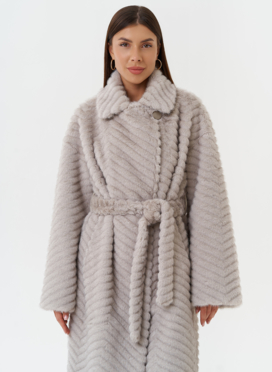 Женское пальто из эко меха с поясом