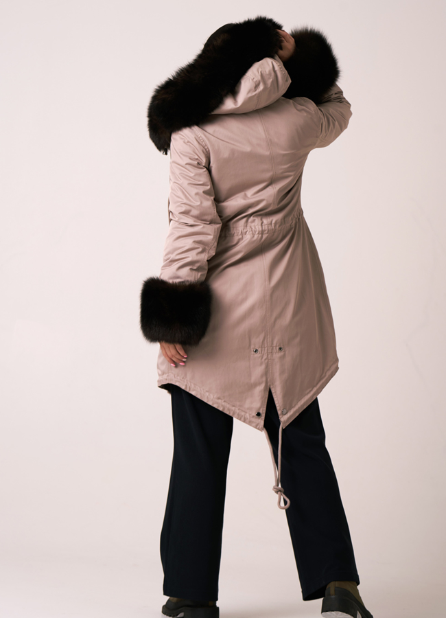 фото Парка бежевого цвета с мехом из песца модель № 97026