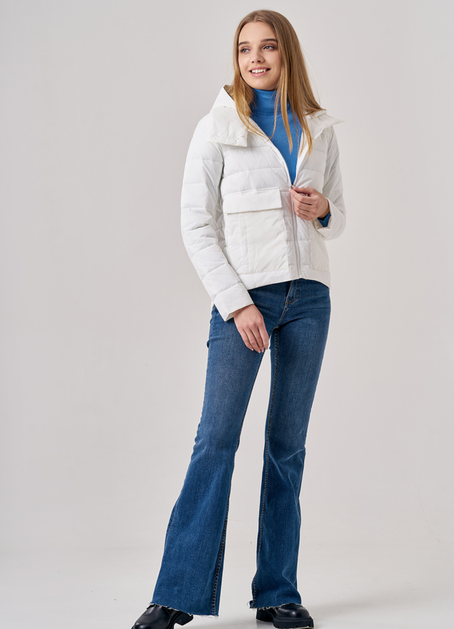 Укороченная женская куртка белого цвета модель № 9065 в кредит