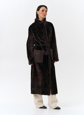 Женская дубленка с декоративным поясом