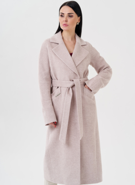 Светлое женское пальто с поясом