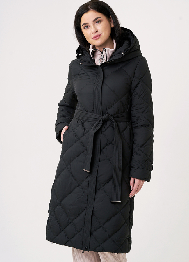 Черный пуховик удлиненный на молнии с капюшоном  модель № 011 меха малина