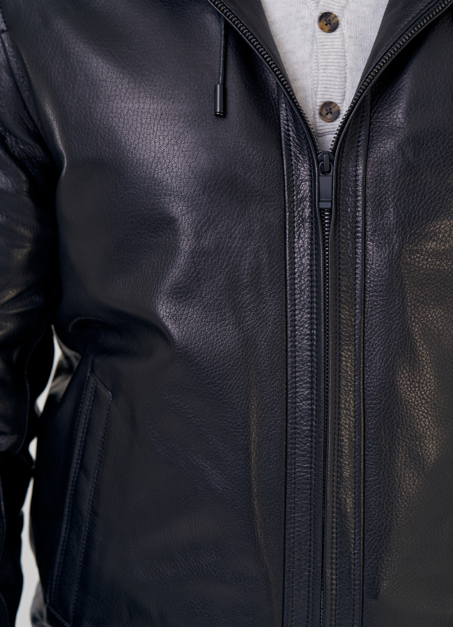 Куртка из натуральной кожи с капюшоном  модель № 22306 универмаг малина