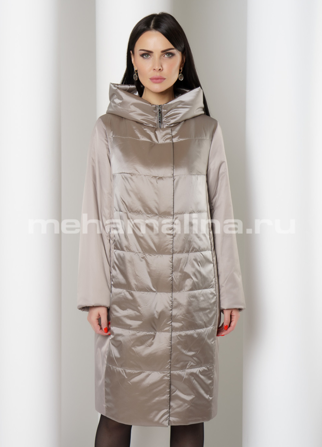 Пальто бежевого цвета на молнии с капюшоном модель № 1860 меха малина