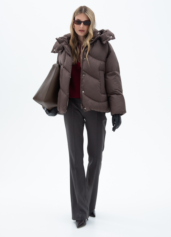 Женский пуховик коричневого цвета с капюшоном модель № 31129 в рассрочку
