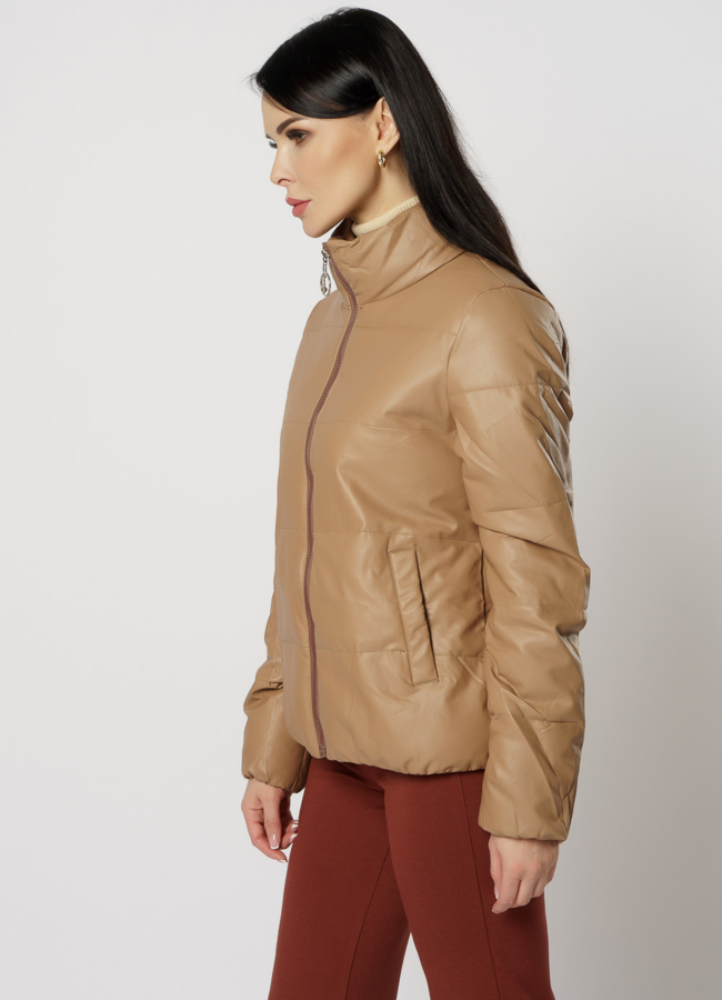 Женская куртка из эко кожи коричневого цвета модель № 20769 в рассрочку