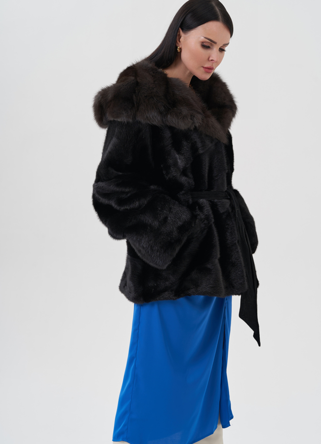 фото Шуба из норки с капюшоном из куницы  модель № 23985