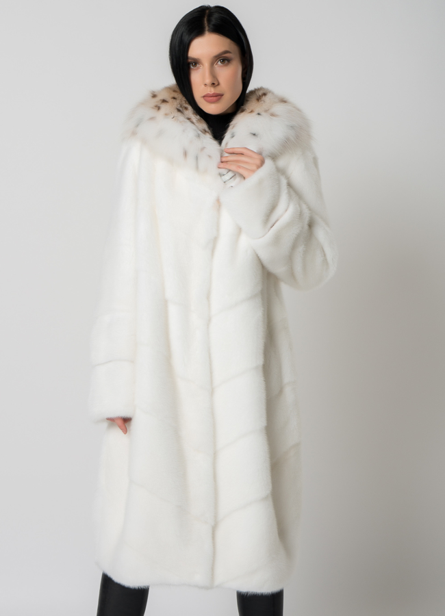Белая шуба из норки с рысью модель № 25277 меха малина