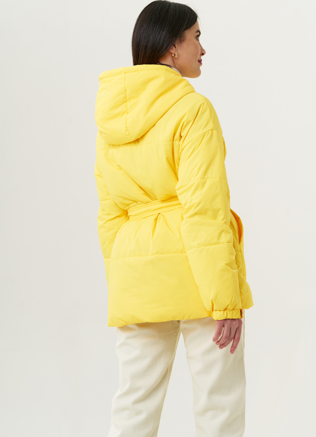 Женская утепленная куртка с капюшоном и поясом модель № 22397 в кредит