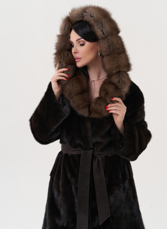 Норковая шуба с отделкой из меха куницы