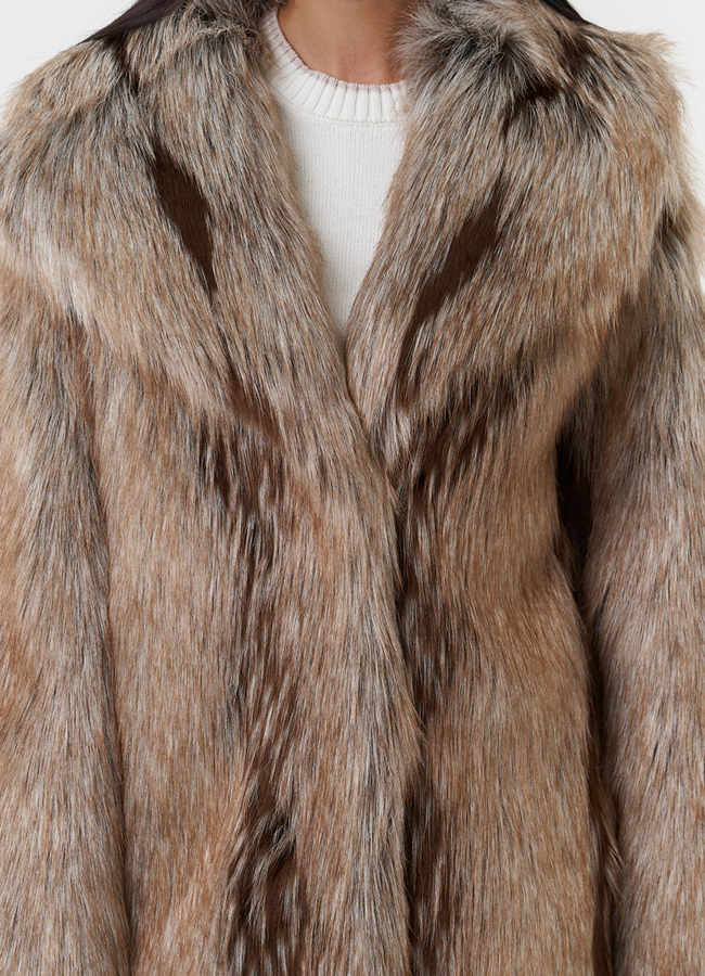 Шуба из эко меха под лису модель № 28684 универмаг малина