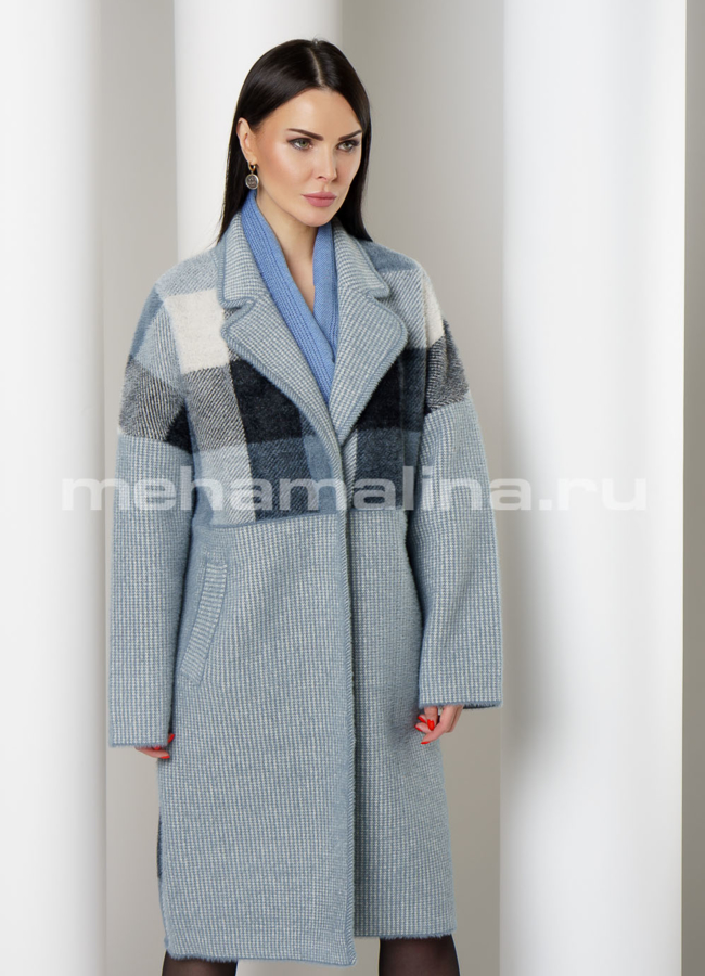 Пальто прямое, в синем цвете с английским воротником модель № 210 меха малина