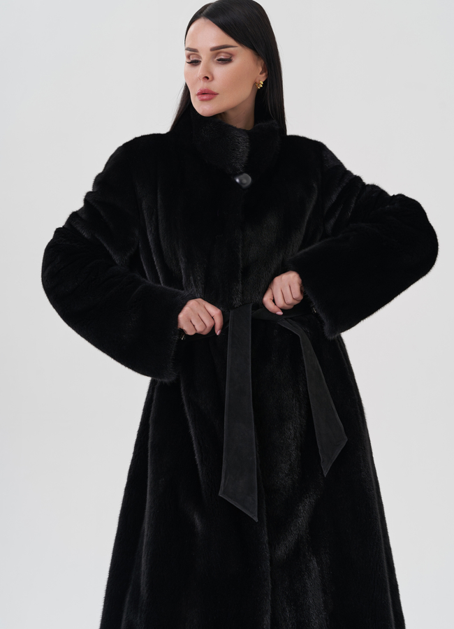 Норковая шуба черного цвета  модель № 24678 в кредит