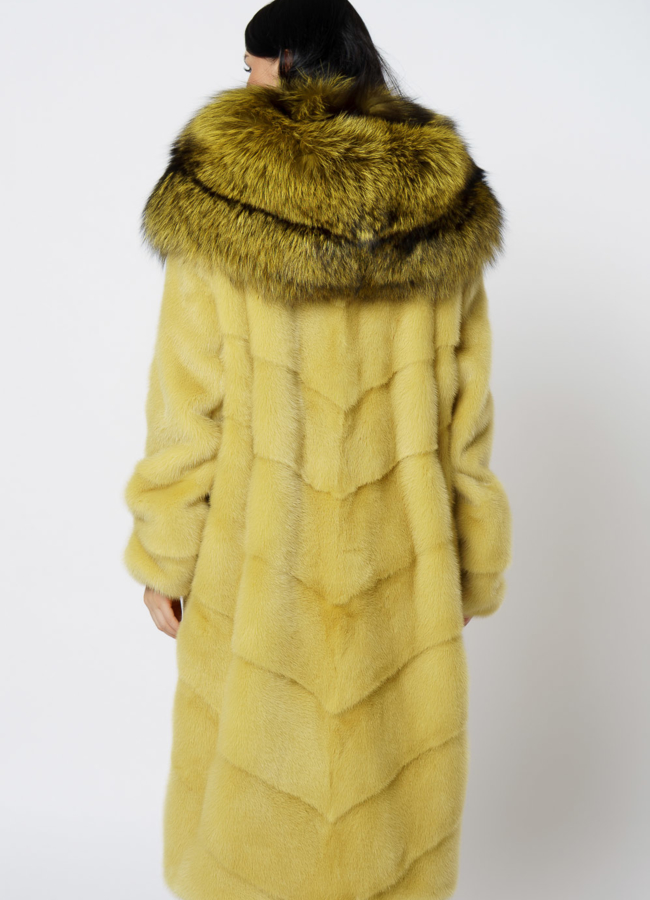 Шуба из норки желтого цвета модель № 1200 в кредит