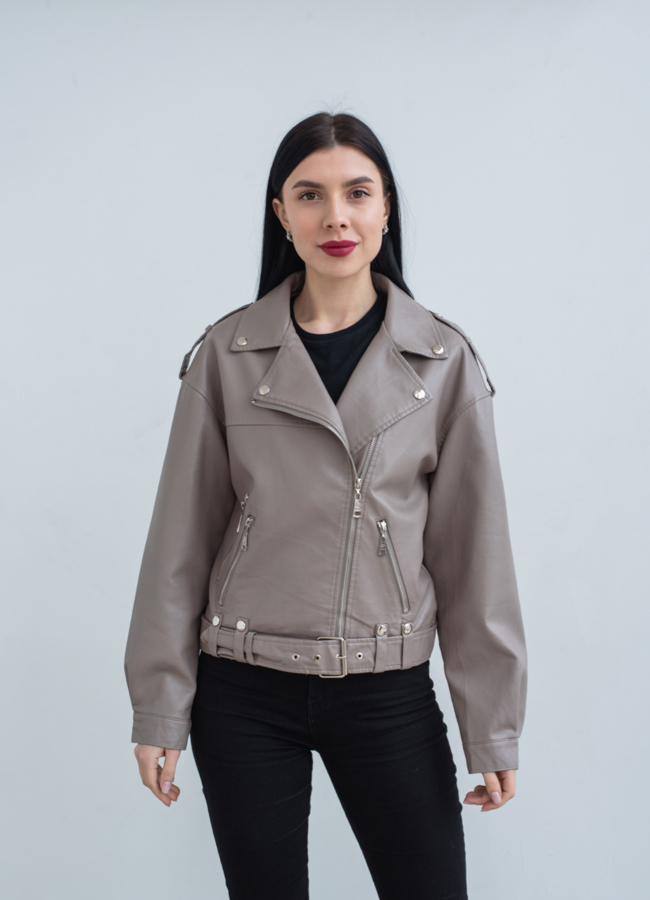 фото Женская куртка бежевого цвета из эко кожи модель № 22842