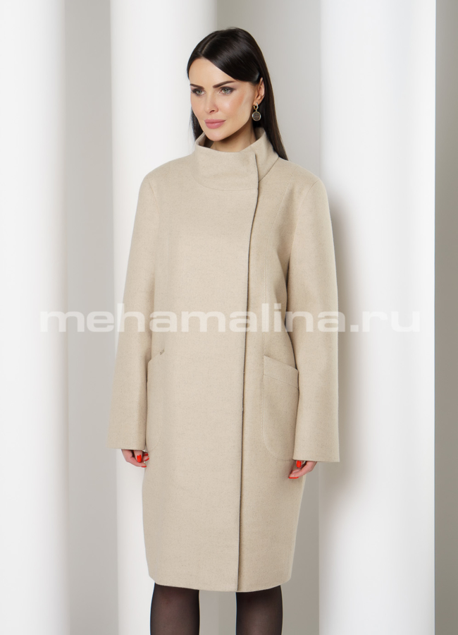 Пальто бежевого цвета со стойкой и накладными карманами модель № 465 универмаг малина